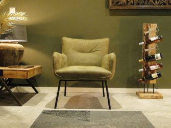 olijfkleurige fauteuil