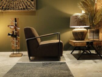 bruine industriele armstoel