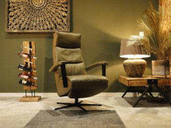 olijfgroene lederen fauteuil