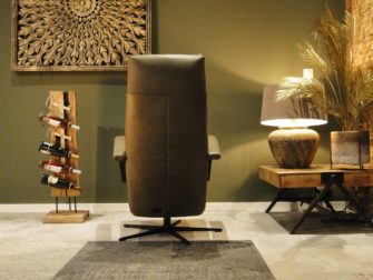 leren sta op fauteuil