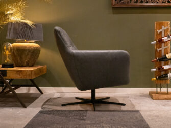 Fauteuil in dik leer