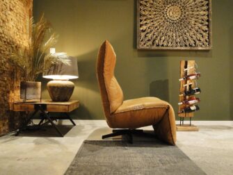 leren fauteuil met lendekussen