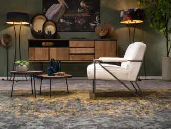 comfortabele fauteuil witte stof