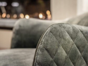 robuuste fauteuil velvet hunter bekleding