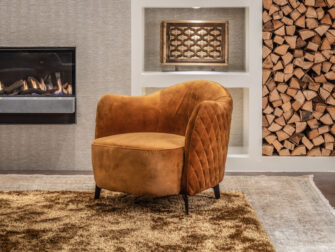 landelijke fauteuil met ruitpatroon