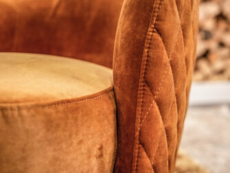 velvet stoel in het geel