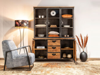 stoere vitrinekast op voorraad