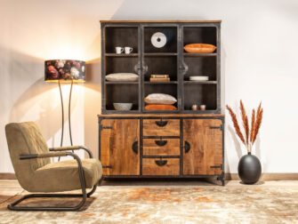 moderne vitrinekast met veel opbergruimte