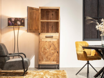 industriële stijlvolle kast van oud hout