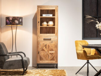 moderne vitrinekast van reclaimed teak