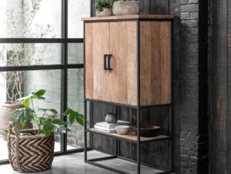 kast met zwart staal