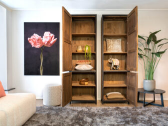 opbergkast met legplanken oud hout