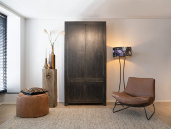 stoere sfeervolle zwarte opbergkast Merida