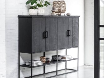 Grote kast met deuren