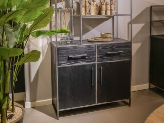 zwarte kast open vakken