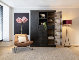 stoere grote zwarte opbergkast