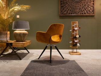 stoere eetstoel in gouden stof