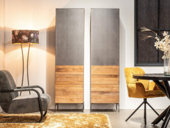 smalle hoge kast met veel opbergruimte