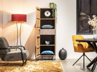 smalle stoere kast van teakhout