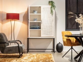 robuuste kast met stalen onderstel