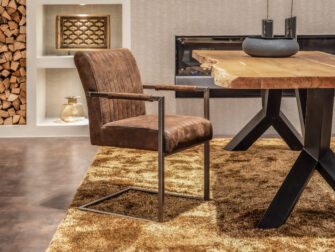 bruine eetkamerstoel met stalen onderstel