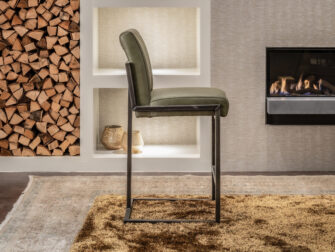 industriële counter barkruk groen leer