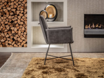 brede eetkamerstoel in het leer