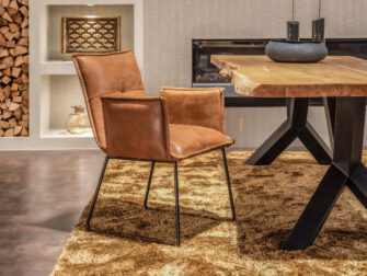 eetkamerstoel met zwarte poten