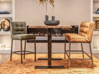 bartafel leren met bartafelbank en krukken