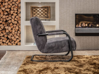 industriële fauteuil met stalen poten