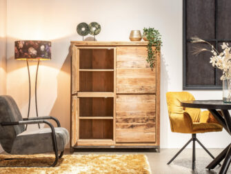 robuuste kast met stalen poten