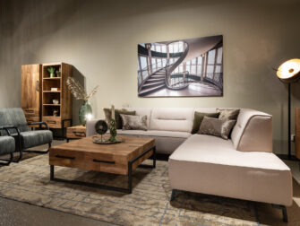 robuuste kast van oud hout