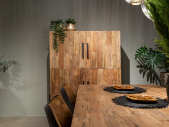 grote houten opbergkast met deuren