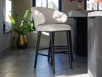 trendy barkruk met zwart onderstel