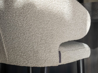 mooie barkruk met zwart onderstel