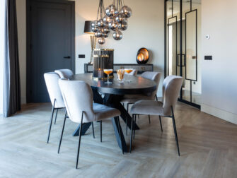 subtiele eetkamerstoel met zachte stof