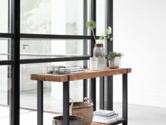 Sidetable met dik hout