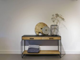 Stoere sidetable met lades