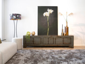 lang groen lak tv-meubel met deuren