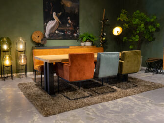 tafel met dik eiken blad