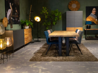 Tafel met industrieel onderstel