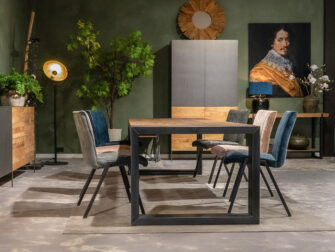 Grote tafel stalen poot