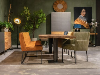 eettafel bank met stoelen