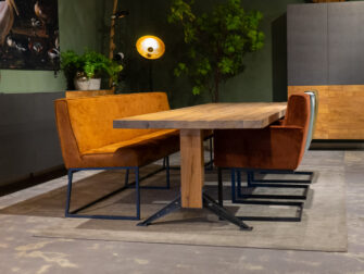 tafel met eetkamerbankje