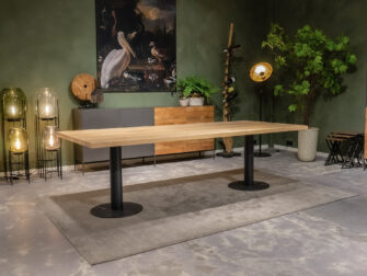 Tafel met ronde poot