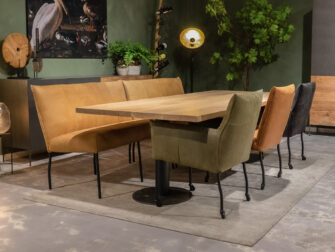 tafel met dik eiken blad