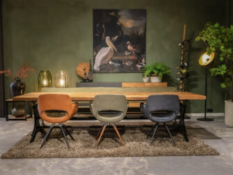 tafel met gietijzeren onderstel