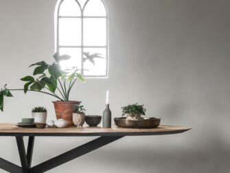 eettafel met middenpoot