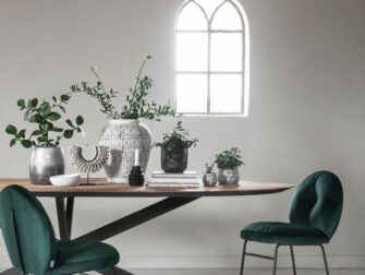 tafel met spinnenpoot