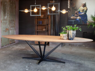 lange eettafel van eikenhout